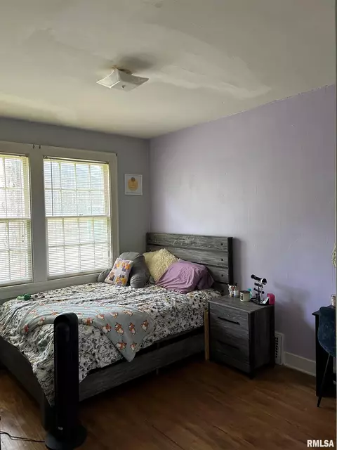 Bedroom - 132 Chandler Blvd, Macomb, IL 61455 photo 4 of 5
