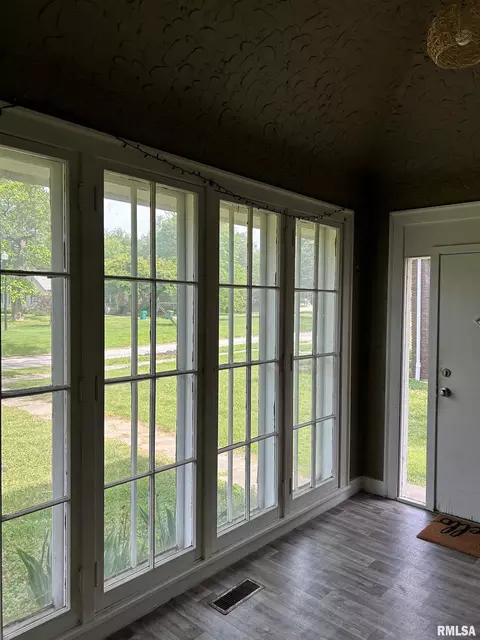 Exterior - 132 Chandler Blvd, Macomb, IL 61455 photo 2 of 2