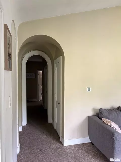 Entry Way - 132 Chandler Blvd, Macomb, IL 61455 photo 2 of 5
