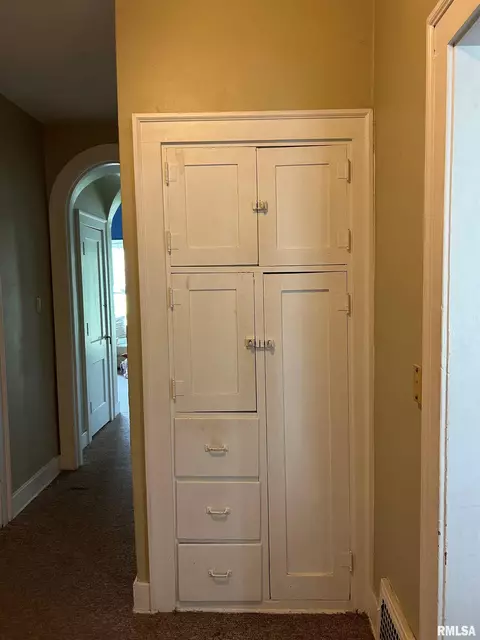 Entry Way - 132 Chandler Blvd, Macomb, IL 61455 photo 3 of 5