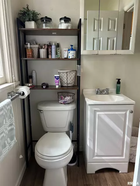 Bath - 132 Chandler Blvd, Macomb, IL 61455 photo 2 of 3
