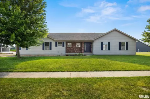 311 Stillwater Dr, Chillicothe, IL 61523