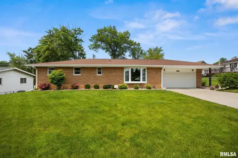2731 W Pine Hill Ln, Peoria, IL 61614