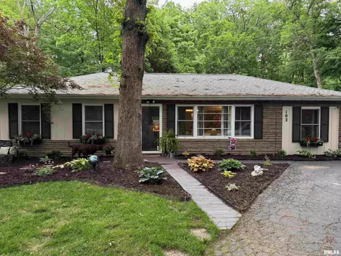 102 Edgewood Ct, East Peoria, IL 61611