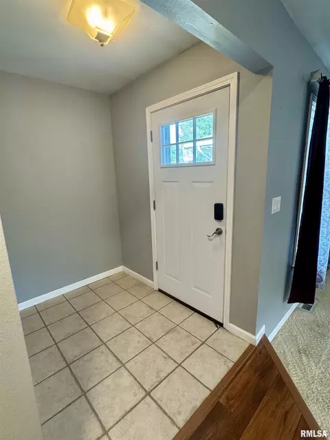 Entry Way - 1601 Riverview Dr, Macomb, IL 61455 photo 1 of 2