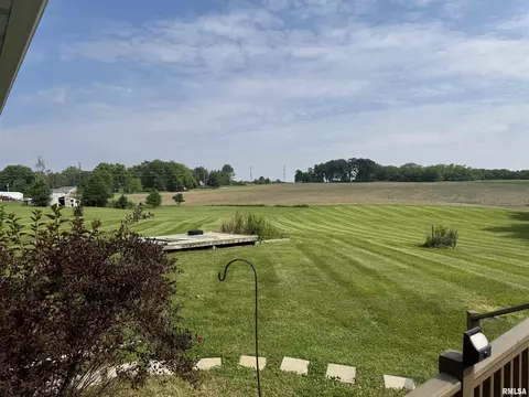Exterior - 1601 Riverview Dr, Macomb, IL 61455 photo 12 of 14