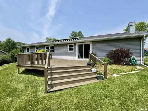 Exterior - 1601 Riverview Dr, Macomb, IL 61455 photo 10 of 14