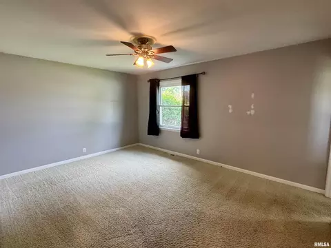Bedroom - 1601 Riverview Dr, Macomb, IL 61455 photo 4 of 5