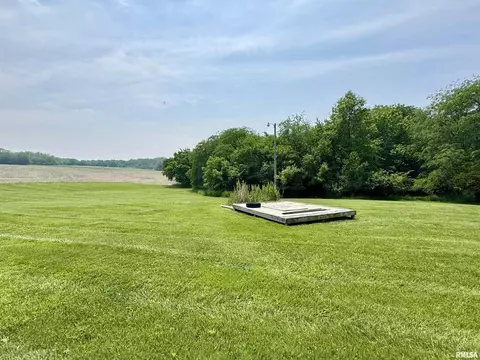 Exterior - 1601 Riverview Dr, Macomb, IL 61455 photo 7 of 14