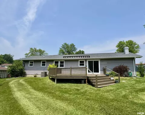 Exterior - 1601 Riverview Dr, Macomb, IL 61455 photo 9 of 14