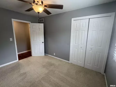 Bedroom - 1601 Riverview Dr, Macomb, IL 61455 photo 3 of 5
