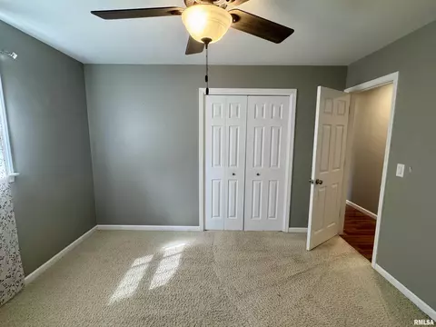 Bedroom - 1601 Riverview Dr, Macomb, IL 61455 photo 2 of 5