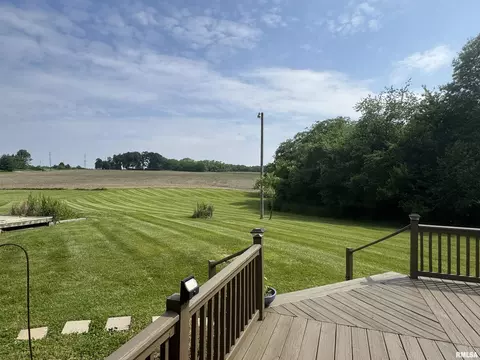 Exterior - 1601 Riverview Dr, Macomb, IL 61455 photo 13 of 14