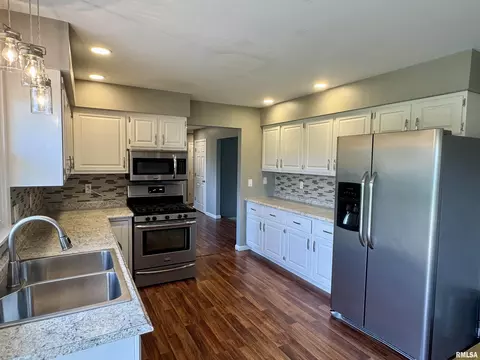 Kitchen - 1601 Riverview Dr, Macomb, IL 61455 photo 1 of 6
