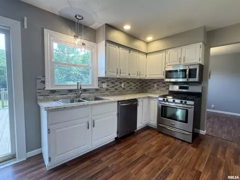 Kitchen - 1601 Riverview Dr, Macomb, IL 61455 photo 6 of 6