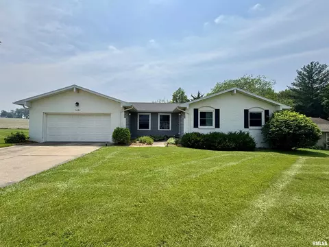 1601 Riverview Dr, Macomb, IL 61455
