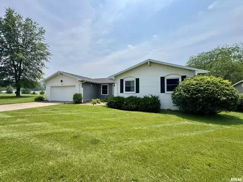 Exterior - 1601 Riverview Dr, Macomb, IL 61455 photo 2 of 14