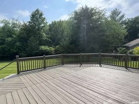Exterior - 1601 Riverview Dr, Macomb, IL 61455 photo 14 of 14