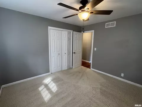 Bedroom - 1601 Riverview Dr, Macomb, IL 61455 photo 1 of 5