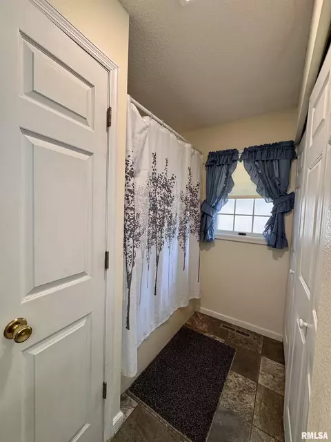 1612 Joyce Ln, Macomb, IL 61455 photo 16