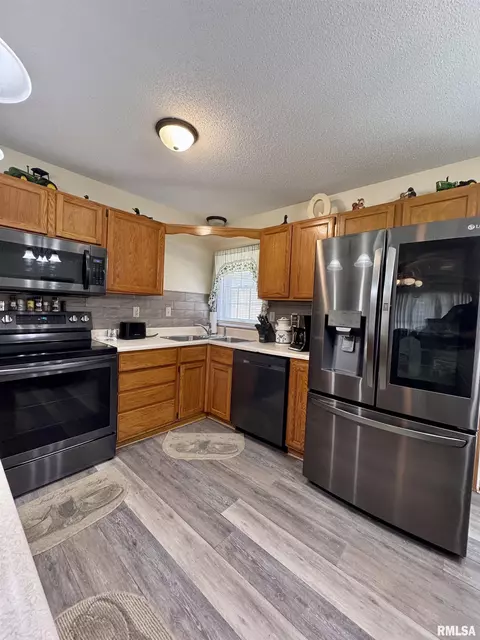1612 Joyce Ln, Macomb, IL 61455 photo 9