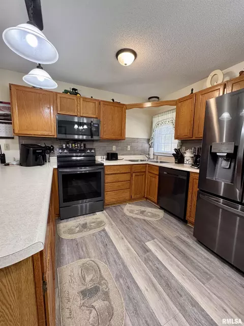 1612 Joyce Ln, Macomb, IL 61455 photo 8