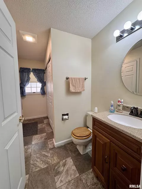 1612 Joyce Ln, Macomb, IL 61455 photo 17