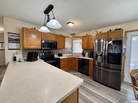 1612 Joyce Ln, Macomb, IL 61455 photo 10