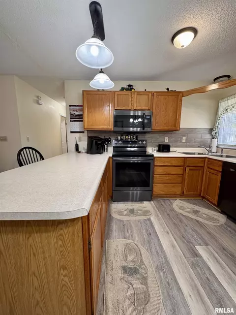 1612 Joyce Ln, Macomb, IL 61455 photo 11