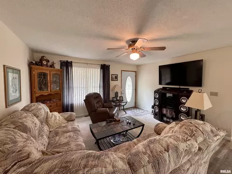 1612 Joyce Ln, Macomb, IL 61455 photo 2