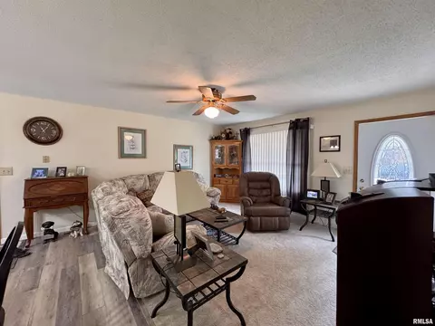 1612 Joyce Ln, Macomb, IL 61455 photo 4