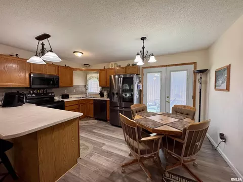 1612 Joyce Ln, Macomb, IL 61455 photo 6
