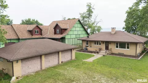 1229 Sunset Dr, East Peoria, IL 61611