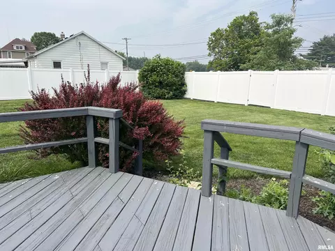 1302 Maple Ave, Macomb, IL 61455 photo 9