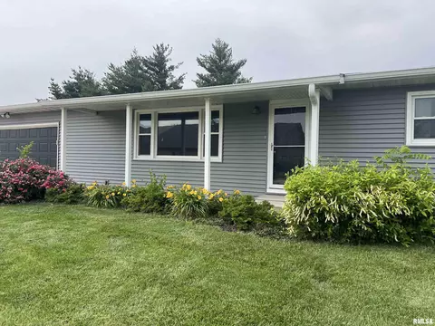 1302 Maple Ave, Macomb, IL 61455 photo 4