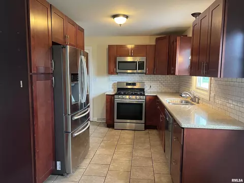 1302 Maple Ave, Macomb, IL 61455 photo 14