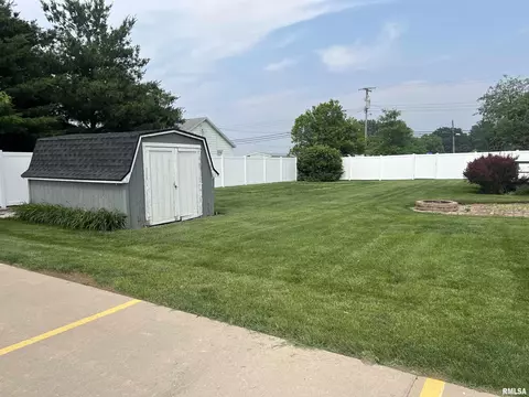 1302 Maple Ave, Macomb, IL 61455 photo 11