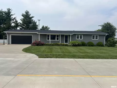 1302 Maple Ave, Macomb, IL 61455