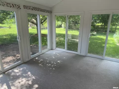 1661 E Myrtle St, Canton, IL 61520 photo 13