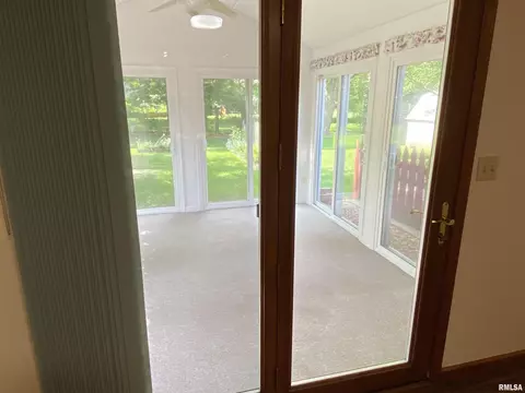 1661 E Myrtle St, Canton, IL 61520 photo 12