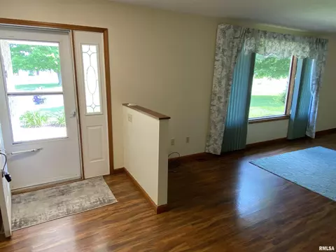 1661 E Myrtle St, Canton, IL 61520 photo 3