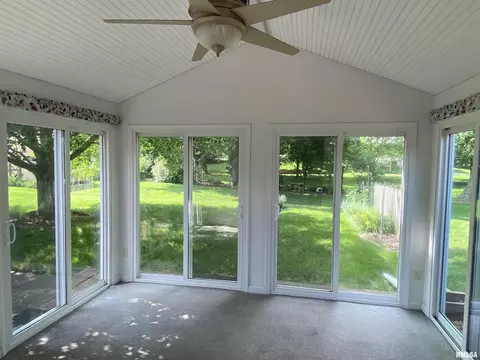 1661 E Myrtle St, Canton, IL 61520 photo 15