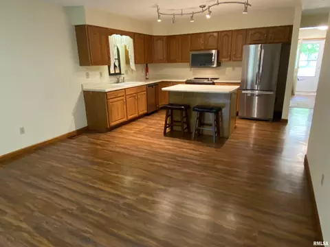 1661 E Myrtle St, Canton, IL 61520 photo 10
