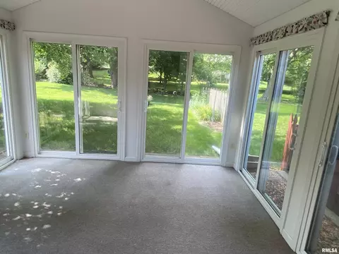 1661 E Myrtle St, Canton, IL 61520 photo 14
