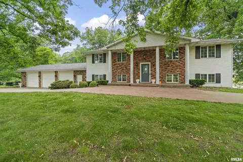 201 E Lake Shore Dr, Edelstein, IL 61526