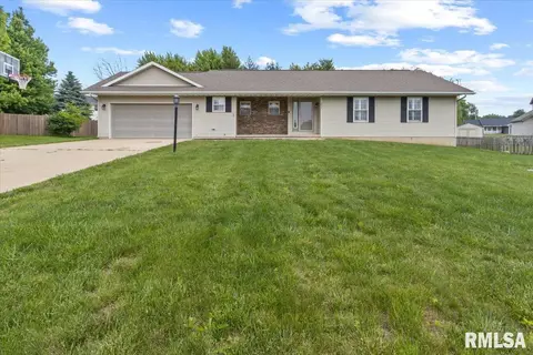 611 Bittersweet Ave, Germantown Hills, IL 61548