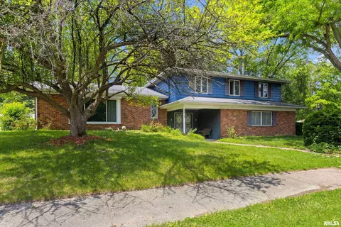 3913 N Molleck Dr, Peoria, IL 61614