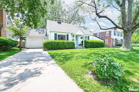 4126 N Chelsea Pl, Peoria, IL 61614