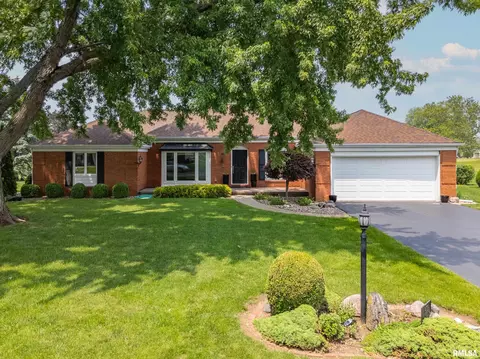 22 Cypress Pt, Pekin, IL 61554