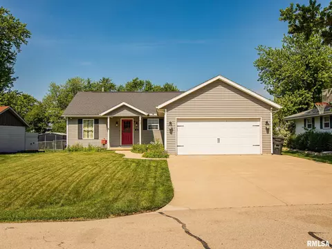 105 Bryant St, Morton, IL 61550